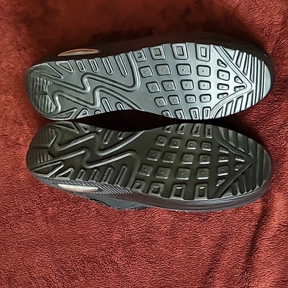Mesh strapped shoes, size unsure - Picture 4 of 5